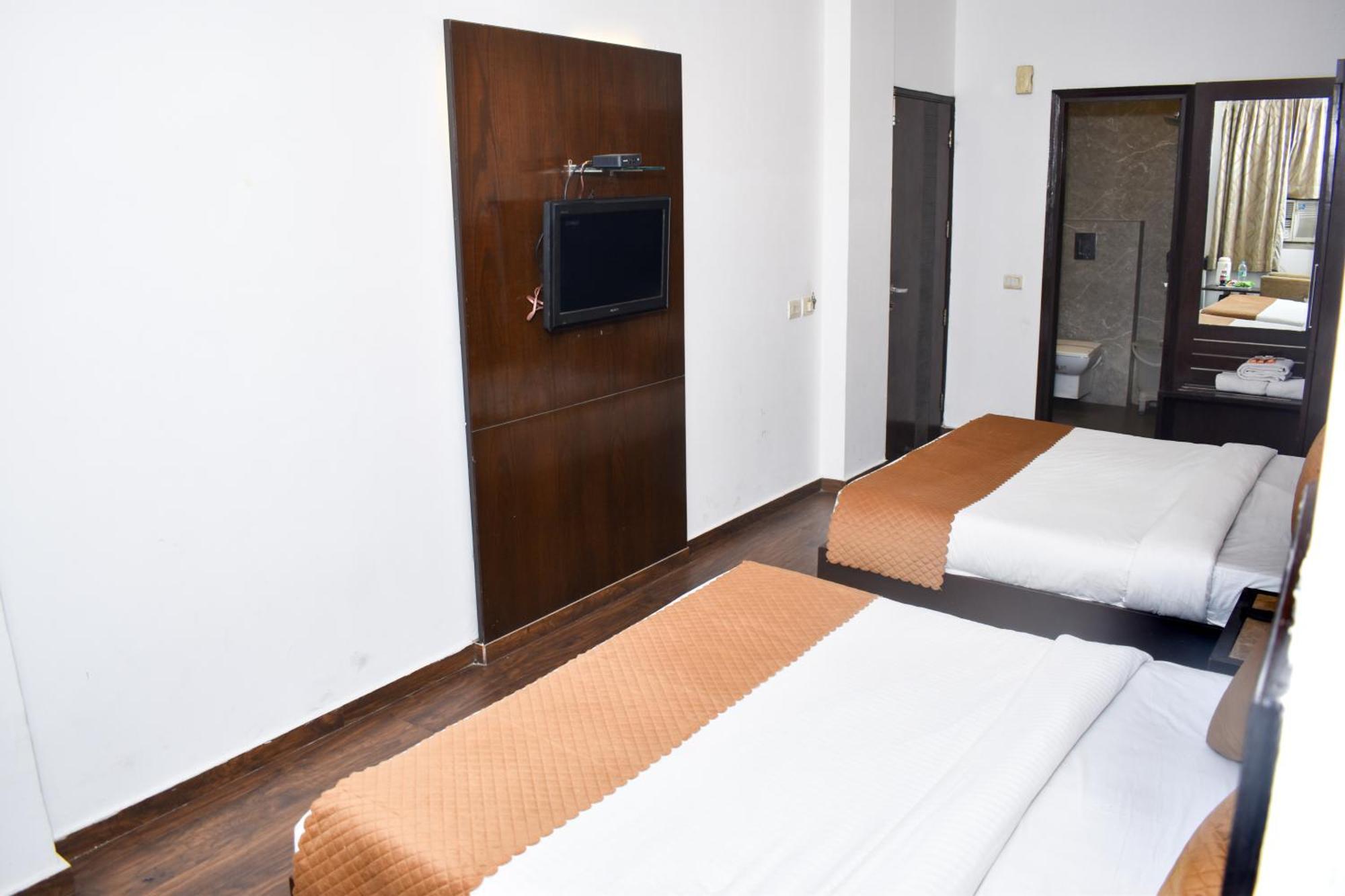 Hotel Chanchal Continental - 02 Mins From New Delhi Railway Station Exterior photo