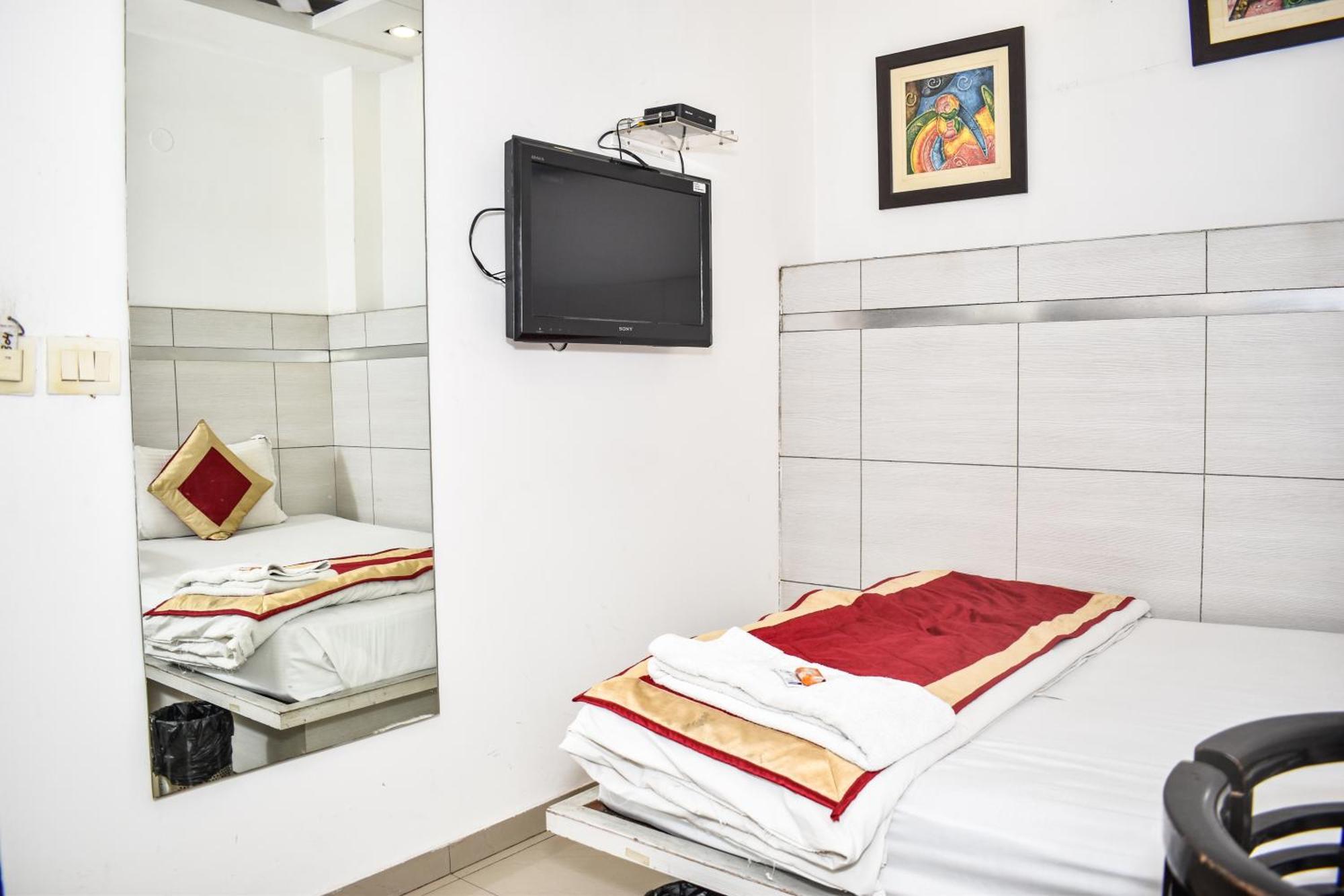 Hotel Chanchal Continental - 02 Mins From New Delhi Railway Station Exterior photo