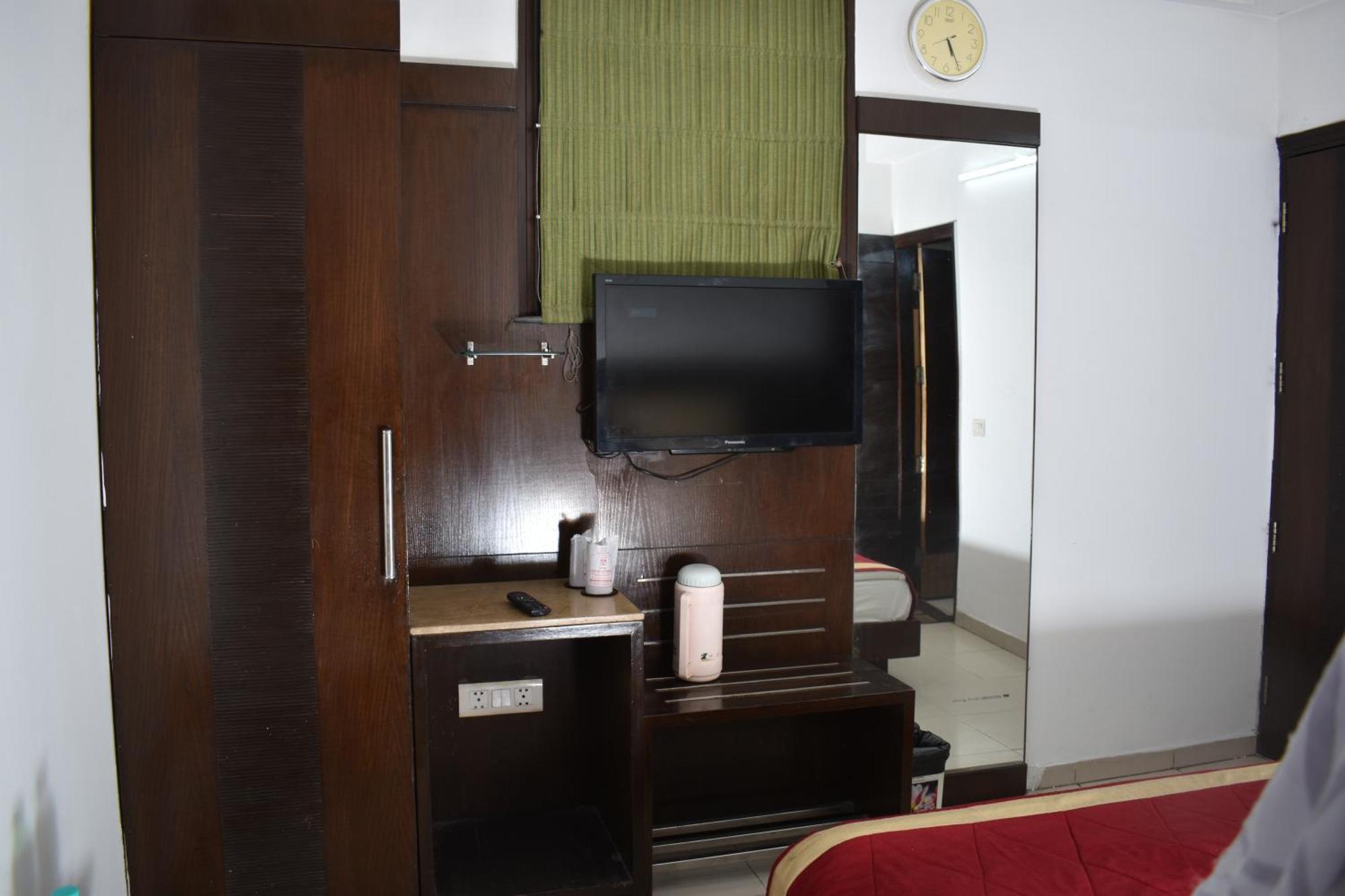 Hotel Chanchal Continental - 02 Mins From New Delhi Railway Station Exterior photo