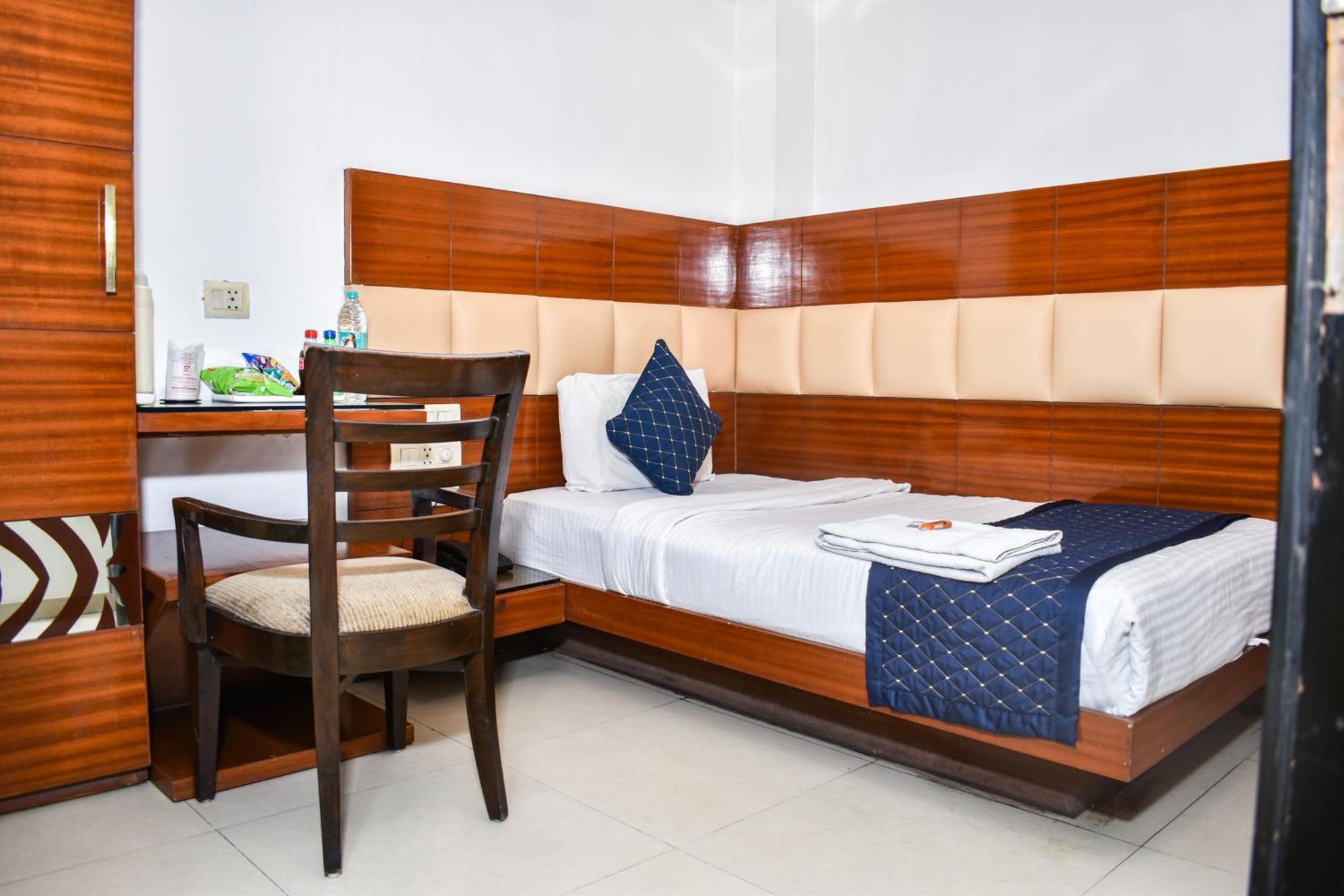 Hotel Chanchal Continental - 02 Mins From New Delhi Railway Station Exterior photo